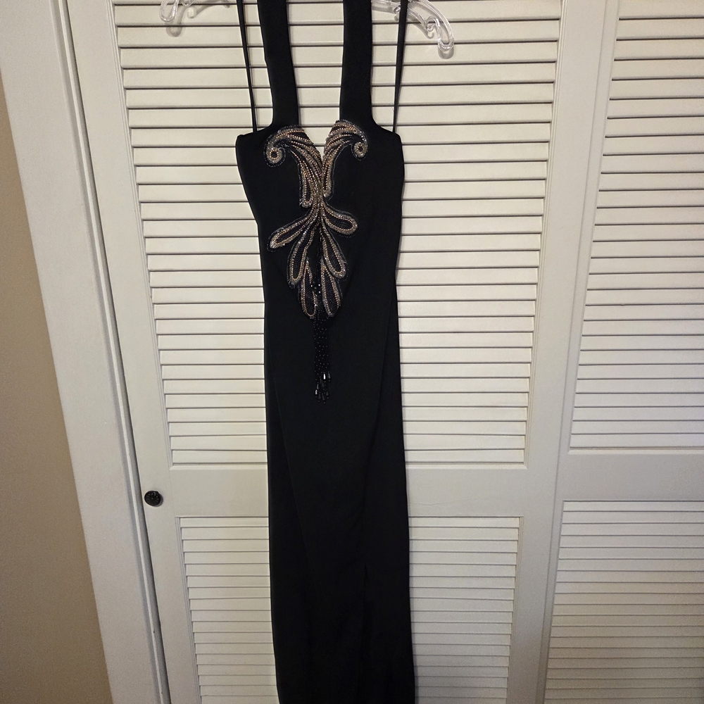 Elegant Black Evening Dress with Beaded Detail